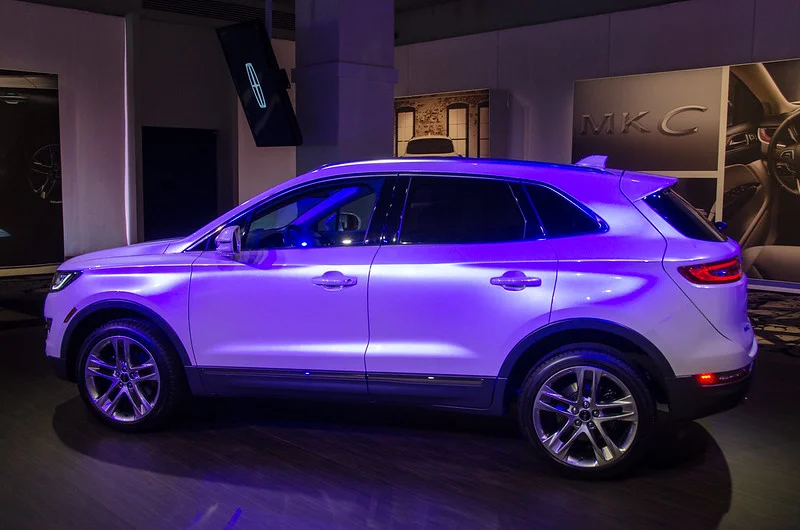 White Lincoln MKC