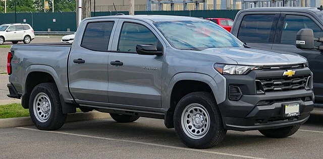 grey 2023 Chevy Colorado