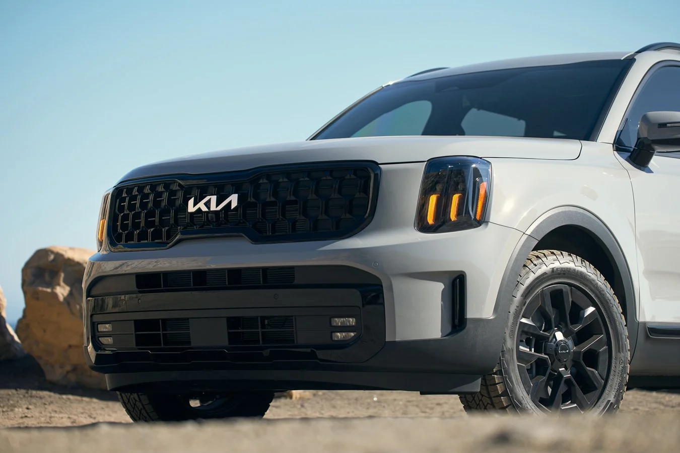 white 2025 kia telluride