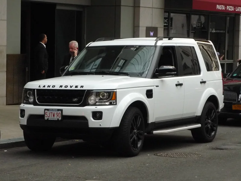 White Land Rover LR4