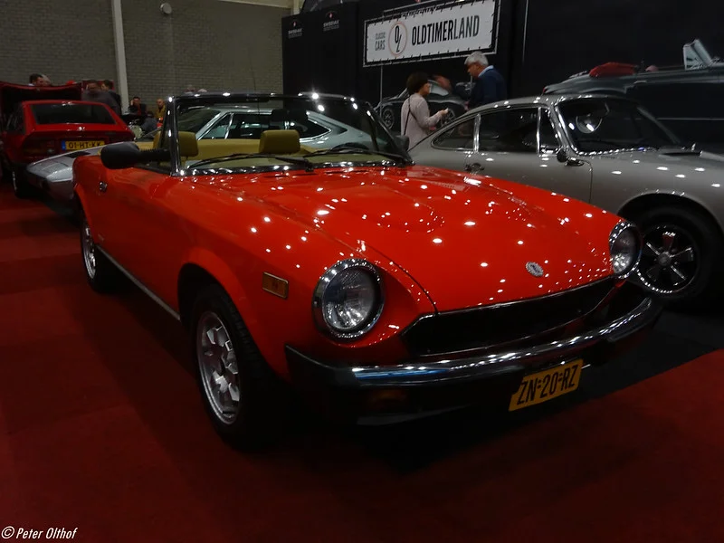 Red FIAT 124 Spider