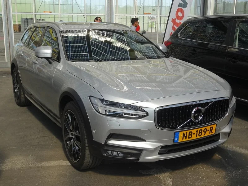 Silver Volvo V90 Cross Country