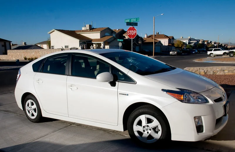 white 2010 toyota prius