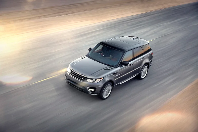 Speeding Range Rover Sport