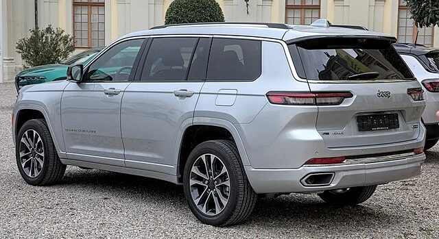 silver jeep grand cherokee l